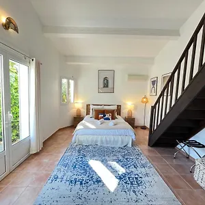 Hotel B, Salernes